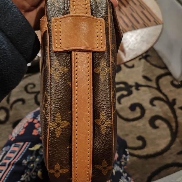 Authentic Louis Vuitton Jeune Fille Crossbody Bag and Wallet Set - Picture 8 of 16